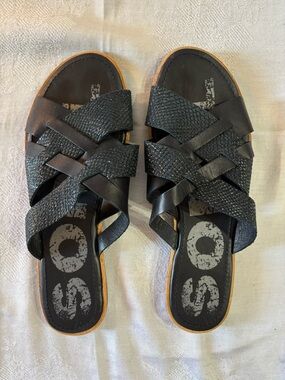 Sorel Black Textured Leather Slide Sandals